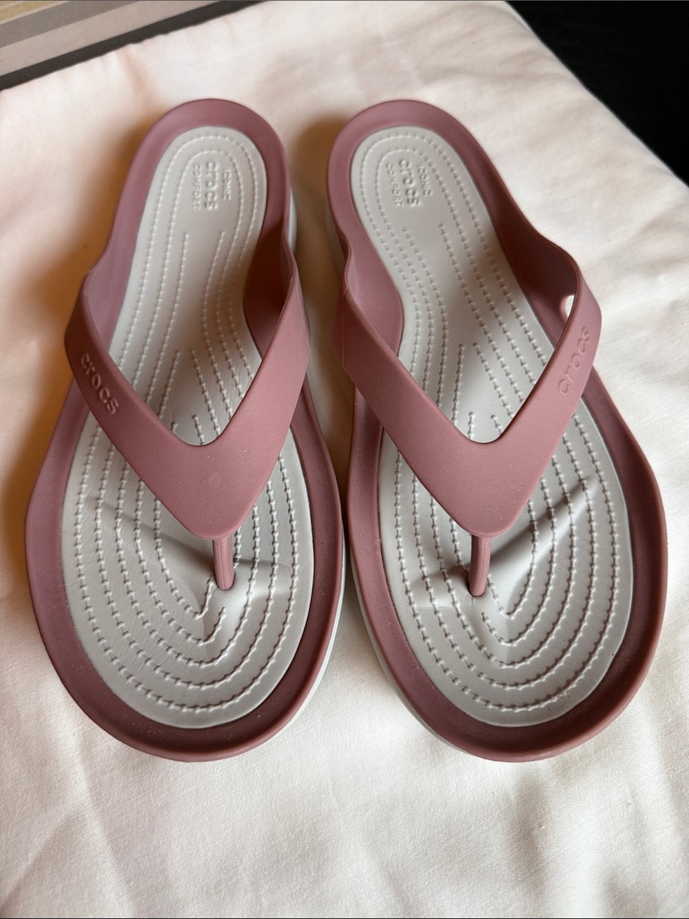 CROCS Women's Thong Sandals in Dusty Rose and Light Gray